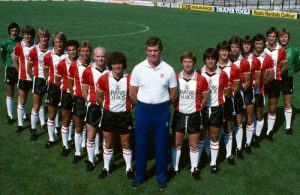 Lawrie McMenemy with the Southampton squad, 1981