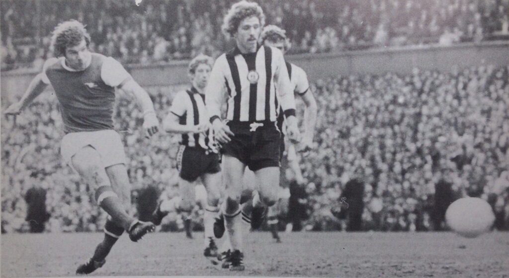 Malcolm MacDonald, Arsenal v Newcastle 1976